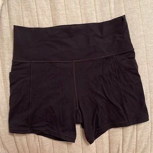 Athleta Salutation Stash Pocket II 5" Short